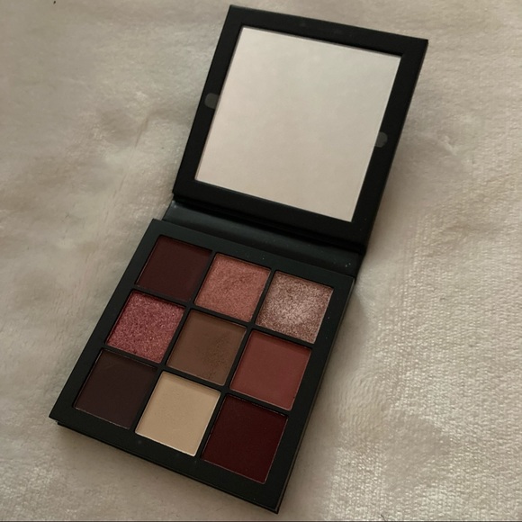 Huda Beauty Mauve Obsessions palette - Picture 3 of 5